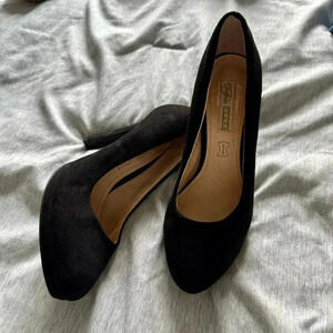 Buffalo shoes black heels
